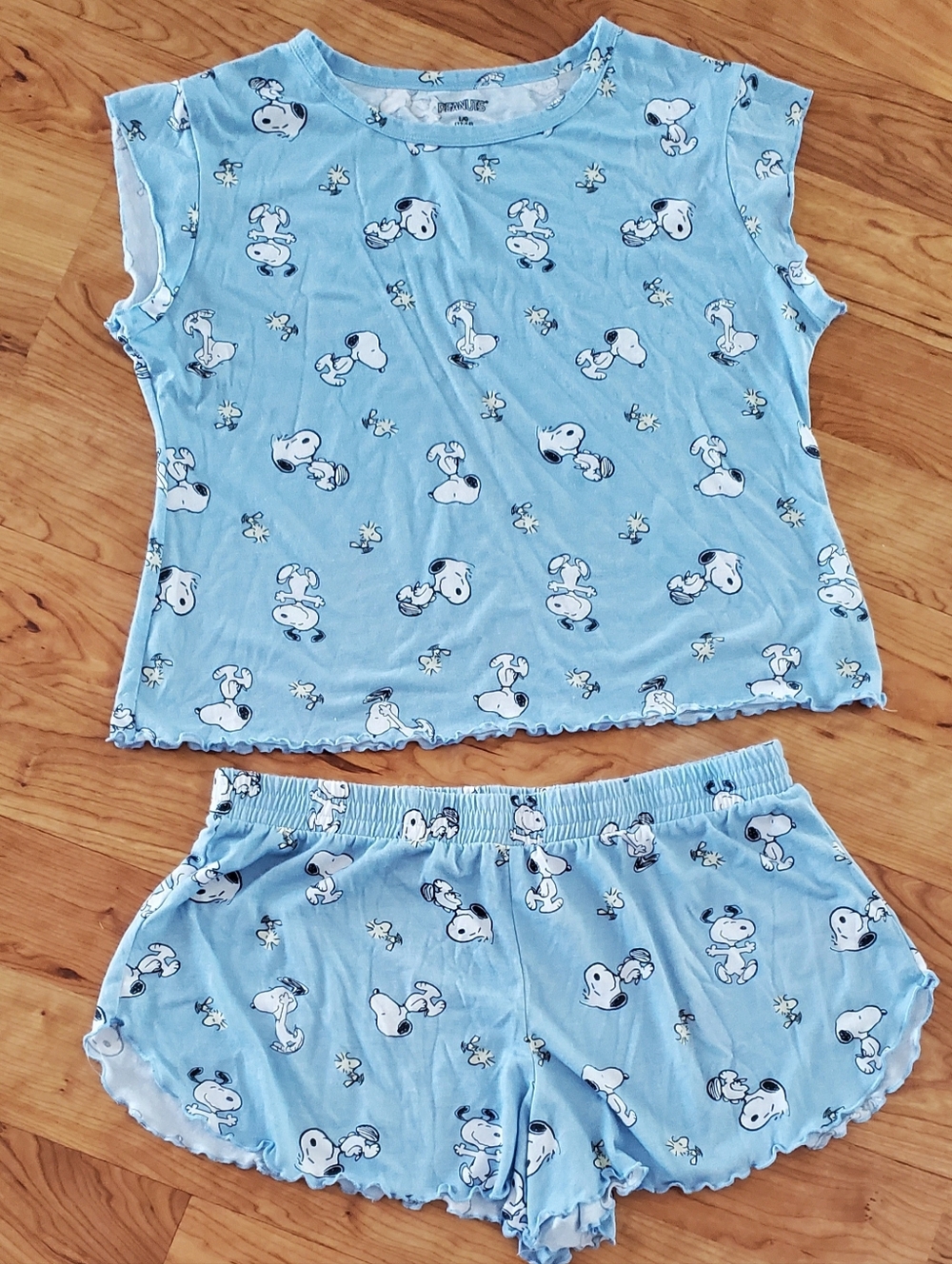 New 2 PC Snoopy Peanuts Women's L Pajamas Top & Shorts - Picture 2 of 5